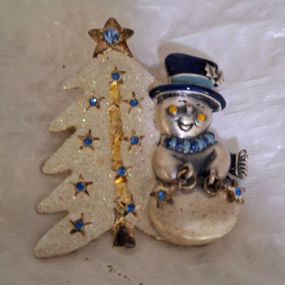 A KC Vintage Women's Brooch Pin Snow Man Christmas Tree Rhinestone Signed - Picture 1 of 11